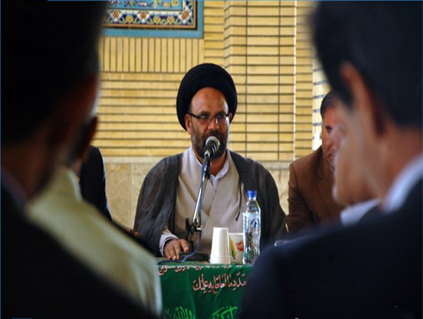 برخی اصرار دارند شیطان بزرگ را فرشته نجات نشان دهند
