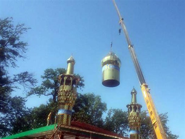 مشارکت مردم بره سر رودبار  برای ساخت گنبد و گلدسته های امامزاده عبدالله و قاسم(ع)/ برای تکمیل ساختمان نیازمند کمک هستیم