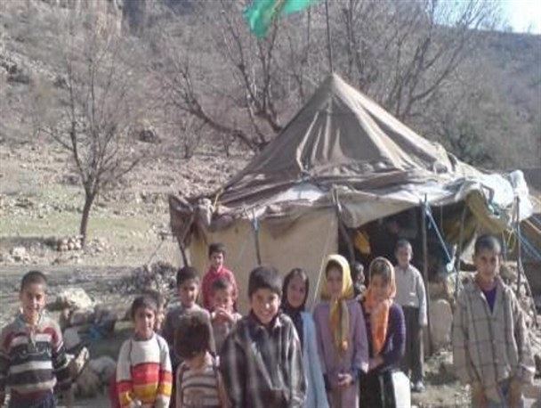 توزیع 2200 بسته لوازم التحریر رایگان در بین دانش آموزان مدارس عشایری لالی