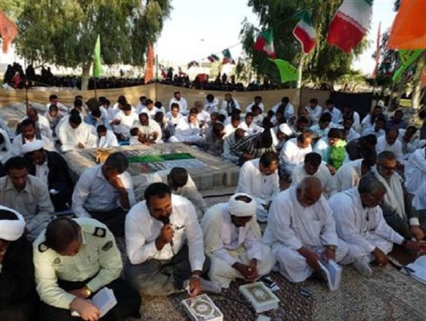 برگزاری دعای عرفه در جوار شهدای گمنام دلگان