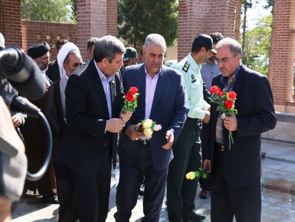 فرماندار جدید قبل از معارفه به مقام شامخ شهدای بجستان ادای احترام کرد