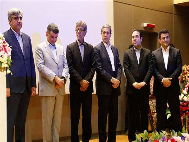 طلب ۱۰۰ هزار میلیارد ریالی وزارت بهداشت از سازمان های بیمه گر/ استان بوشهر با کمبود نیروی پزشک و پرستار مواجعه است