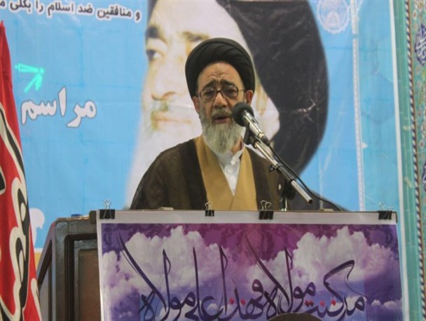 امروز اطاعت از امام خامنه ای مانند اطاعت از امام خمینی واجب است