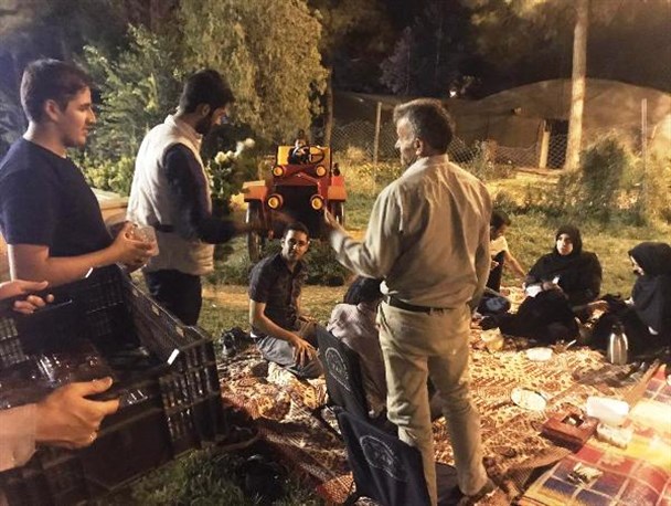شیرینی عید غدیر در کام مردم محلات با طرح «شام مهربانی»