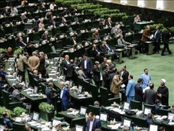 به ناشناس پاسخ نمی‌دهیم!