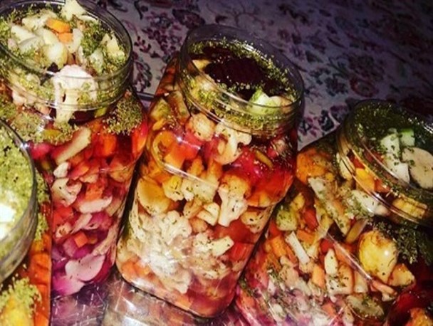 اشتغالزایی برای 10 نفر با طعم ترشی‌ خانگی