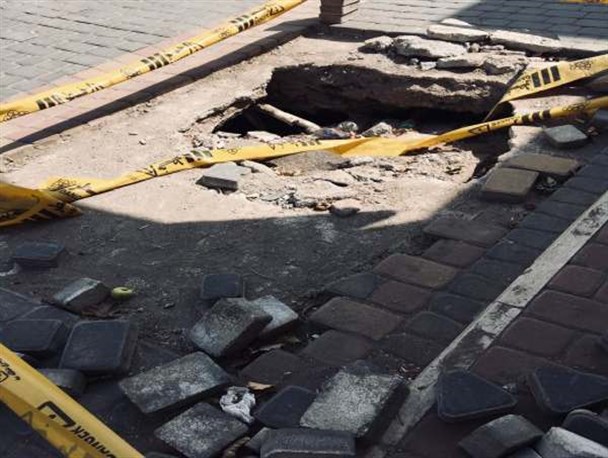 طولانی‌ترین بازار مسقف ایران در معرض فرونشست احتمالی/ فرونشست زمین در اطراف رختشویخانه+ عکس