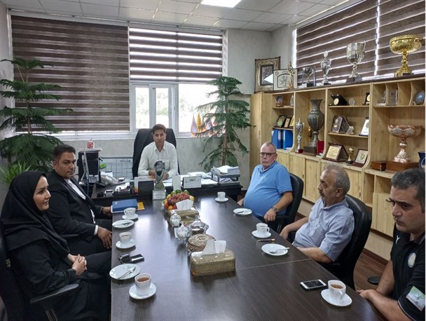 برگزاری نشست رئیس فدراسیون هندبال و مدرس دوره دانش‌افزایی داوران و ناظران