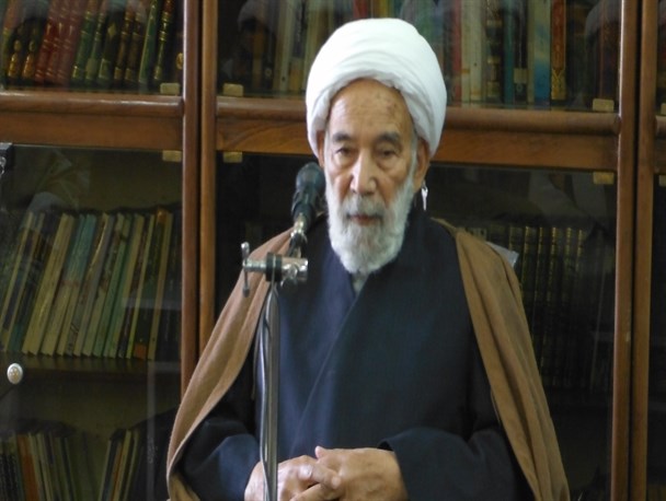 برخی خیال می کنند که با مذاکره مشکل کشور حل می شود/مذاکره با آمریکا یعنی قبول حرفهای ظالمانه آنها