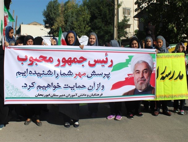 دانش‎آموزان مازندرانی نقش دیگر اقشار را در میزبانی از رئیس جمهور ایفا کردند+تصاویر