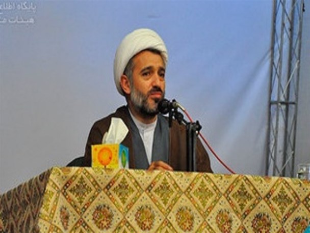 دشمن بر روی سلوک عزاداری ما کار می کند