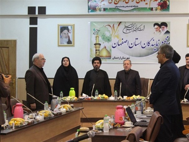 قراردادی که می خواهد پنجاه سال یک کشور را تحت احاطه قراردهد باید با دقت بیشتری روی آن کار شود