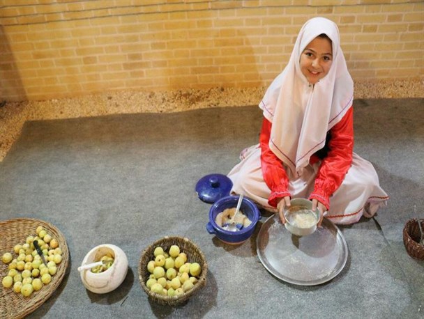 نمایشگاه صنایع دستی و سوغات محلی نراق به روایت تصویر