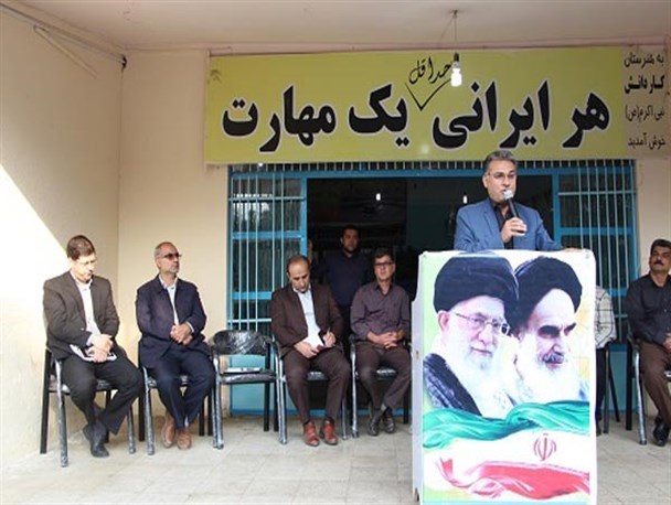 شعار "هردانش آموز یک مهارت" برای هنرستان های آق قلا
