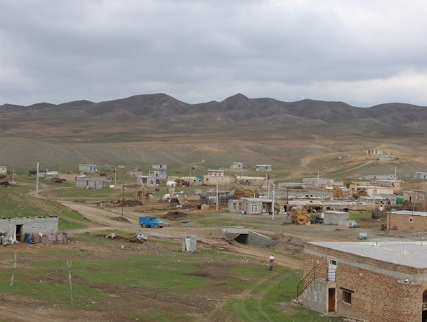 جمعیت 200 خانواری روستای احمدلوی اصلاندوز همچنان بدون خانه بهداشت!