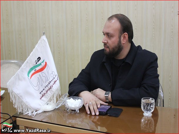 مداحان جوان خودشان را با علمای دین تطبیق دهند