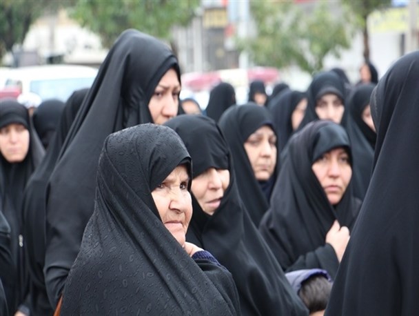 حضور بانوان در استقبال از پیکر شهید”علی تمامزاده” درشهرستان فردیس/ تصاویر