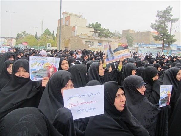 حضور گسترده بانوان سمنانی در تشییع پیکر شهید مدافع حرم/گزارش تصویری