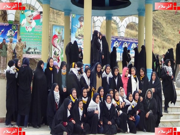 عکس یادگاری کاروان دانش آموزی اردبیل در شمالغرب کشور