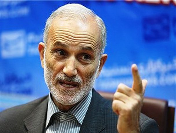 چشم امید دولت به بیگانگان بود که رکود پا برجا شد/ اقتصاد مقاومتی روی زمین ماند