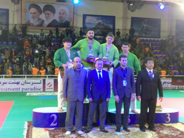 قهرمان مازندرانی مدال طلا خود را به مقام معظم رهبری تقدیم کرد