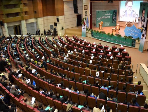 حوزه های علمیه باید با علوم روز ارتباط نزدیک داشته باشند / انعکاس نظرات فیلسوفان طراز اول خداباور ضروری است