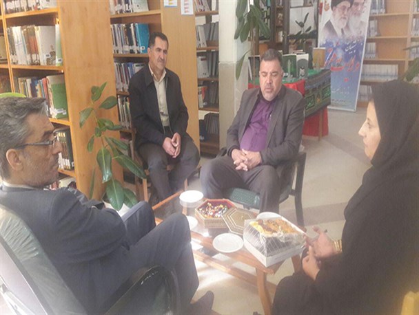 بازدید رئیس آموزش پرورش سپیدان از کتابخانه عمومی شهرستان