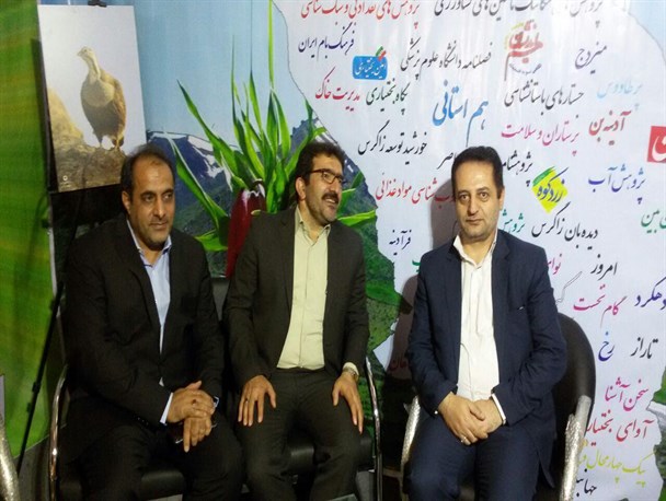 بازدید نمایندگان مجلس از غرفه نشریات چهارمحال و بختیاری
