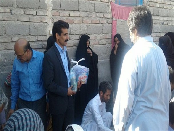 توزیع ۱۰۰ بسته بهداشتی بین مددجویان کمیته امداد در میرجاوه