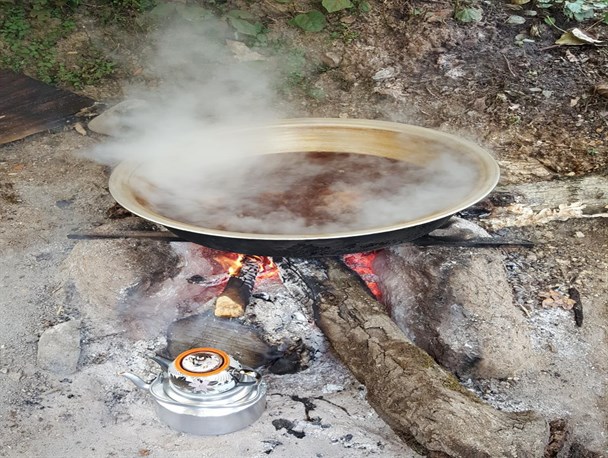 سنت قدیمی «اربه دوشاب گیری» در لاهیجان + عکس