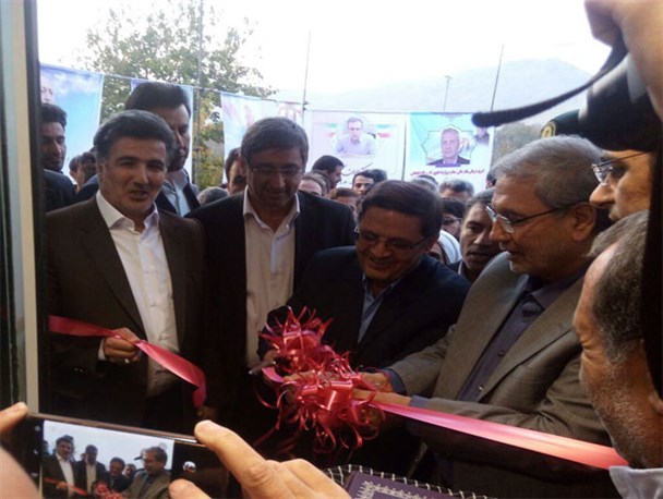 باشگاه ورزشی کارگران تویسرکان با حضور وزیر کار افتتاح شد/عدم پاسخگویی ربیعی به سوال درباره "شستا"+تصاویر