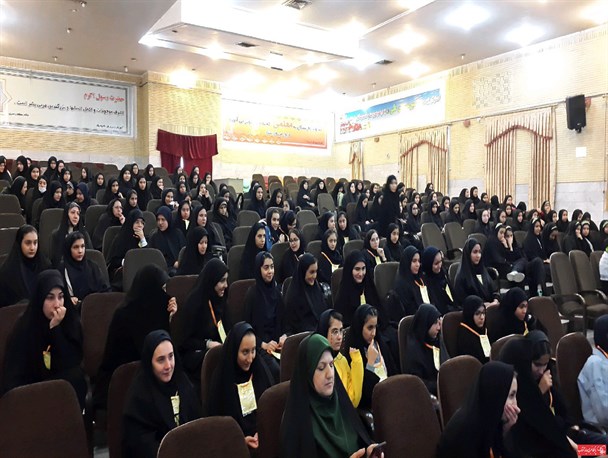 اعزام ۱۷۶ دانش‌آموز دختر اراکی در قالب اردوی راهیان نور به مناطق عملیاتی