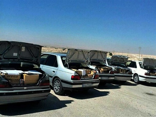 کشف کالای قاچاق از 12 خودروی شوتی در بروجرد/ ۱6 نفر دستگیر شدند