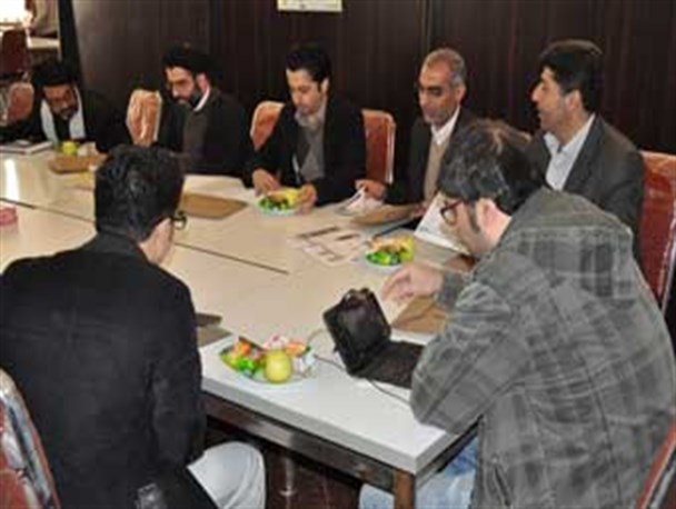 شیعه انگلیسی مصداق اسلام آمریکایی است/ برخی خواص در دامن اسلام آمریکایی گرفتار شده اند