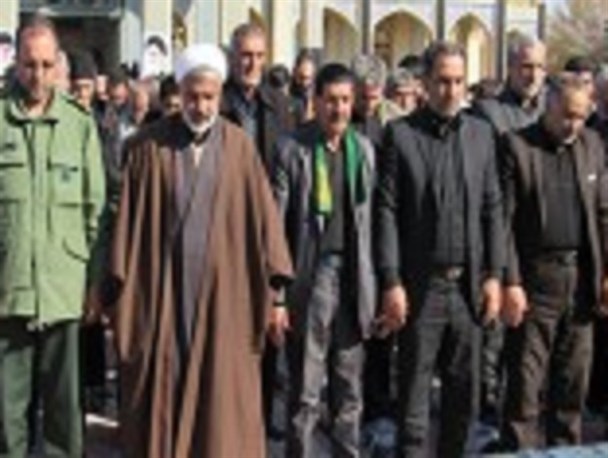تمام توطئه های دشمنان برای زمین گیر کردن انقلاب است