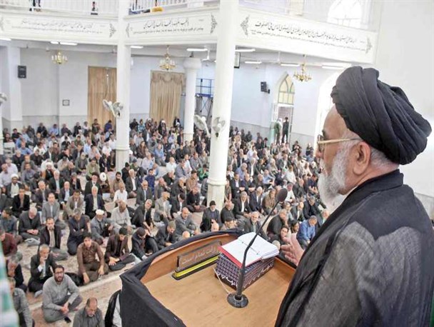 عده ای سعی دارند نظر شخصی خودشان را بر رهبری تحمیل کنند