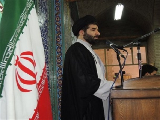منافقین خود را همراه انقلاب و رهبری معرفی کردند/ جامعه ای که به دنبال هرزگی برود نابود می شود