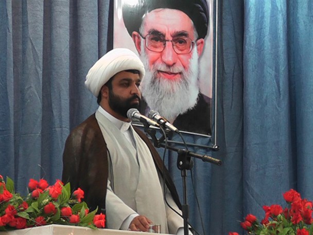 امروز رمز پیروزی انقلاب اسلامی تبعیت از ولایت است/ دانشجو باید سیاسی باشد نه سیاست زده