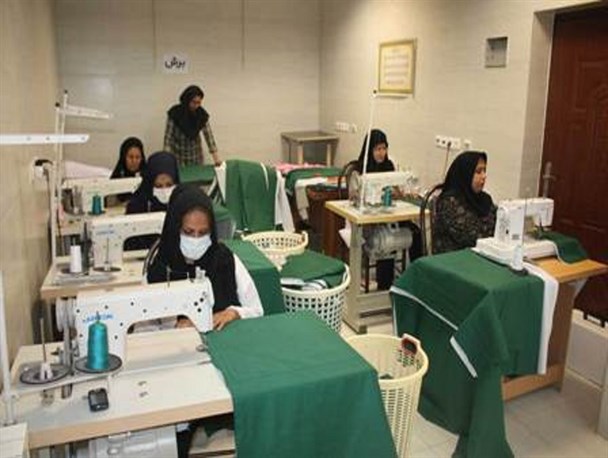 اشتغال زایی با سرمایه اندک/ چرخ خیاطی بانوی 45 ساله 6 نفر را شاغل کرد