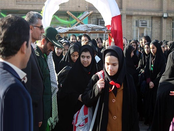 بیش از ۷۶۰ دانش آموزان دختر اهوازی به مناطق جنگی اعزام شدند +تصاویر