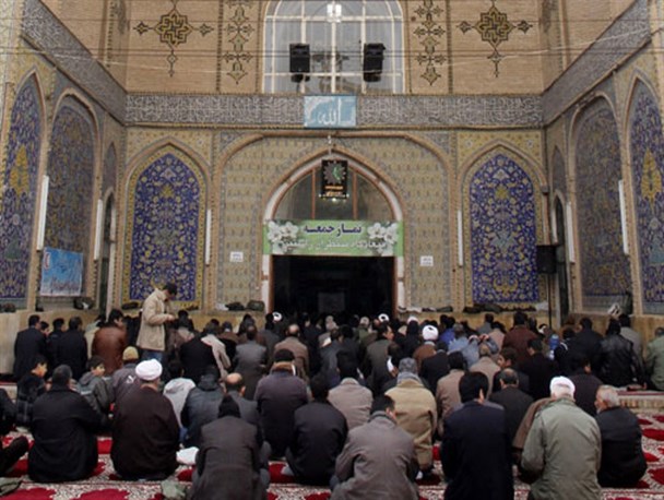 فضای نماز جمعه سمنان مناسب فصل سرما نیست