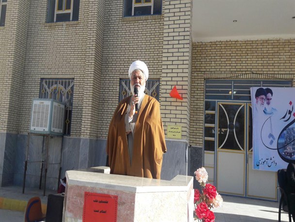 اعزام 120 دانش آموز بسیجی خواهر شهرستان خاش به اردوی راهیان نور/ این اردوها مانع از فراموشی ارزش ها و دستاوردهای دفاع مقدس می شود + تصاویر