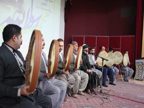 مولودی خوانی به مناسبت ماه ربیع الاول در دانشگاه کردستان+تصویر