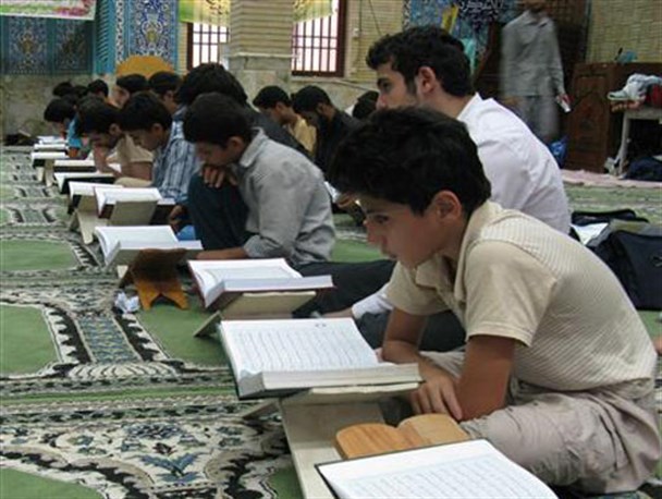 بیش از ۳۰۰۰ نفر در موسسات قرآنی بروجرد، قرآن را فرا می گیرند