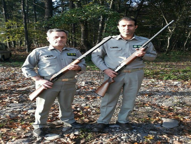 دوقبضه اسلحه قاچاق در خشکبیجار کشف شد