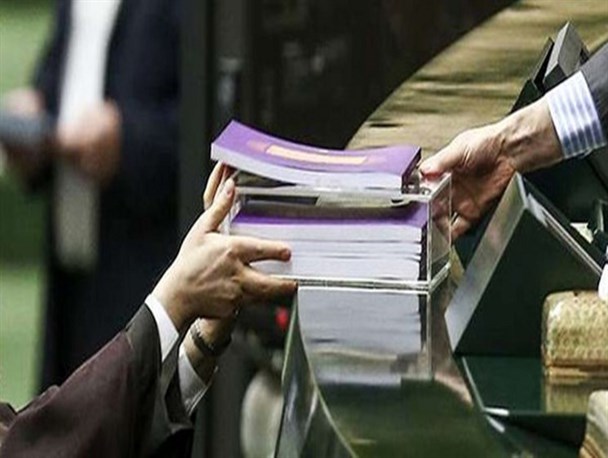 کاهش کسری تراز عملیاتی و افزایش چشم‌گیر درآمدهای پایدار دولتی در بودجه ۱۴۰۱