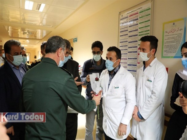 فرمانده سپاه کردستان به دیدار پرستاران بیمارستانهای سنندج رفت