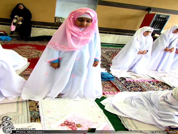 خاطره نخستین نماز جماعت دختران مکلّف شده فاروج+تصاویر