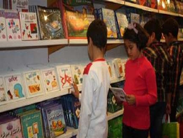 ترویج فرهنگ کتابخوانی باید در خانواده صورت بگیرد/بی توجهی دولت و رسانه‌ها، باعث عدم ترویج کتاب و گسترش آن شده است