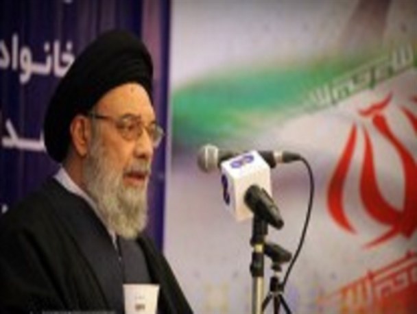 اعمال سلیقه شخصی در رد و تایید صلاحیت ها، عدم رعایت حق الناس است/رسانه ها باید حق الناس امروز را رعایت کنند